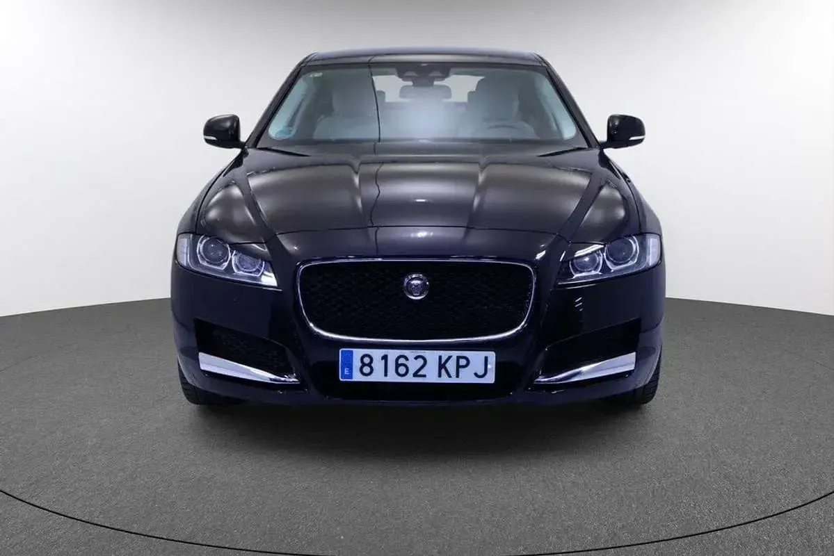 Usado Jaguar XF Prestige 179 CV (131 kW) 2018 Negro Berlina