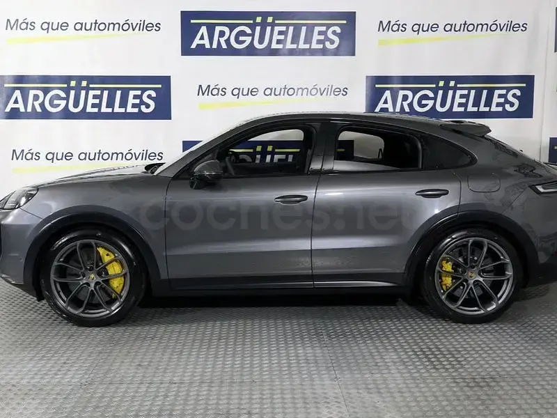 Usado Porsche Cayenne Turbo E-Hybrid 739 CV (543 kW) 2024 Gris / plata SUV