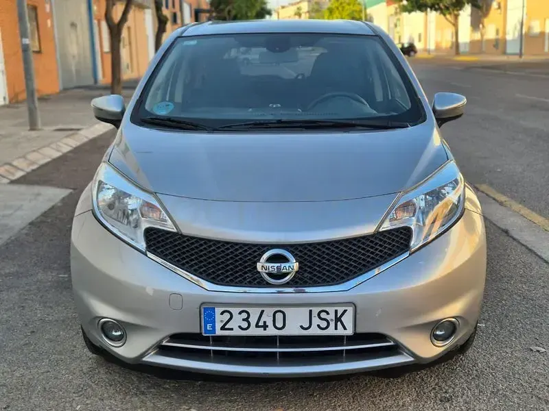 Usado Nissan Note Acenta 90 CV (66 kW) 2016 Gris / plata Utilitario