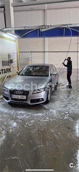 Usado Audi A4 136 HP (100 kW) 2011 Cinzento Sedan