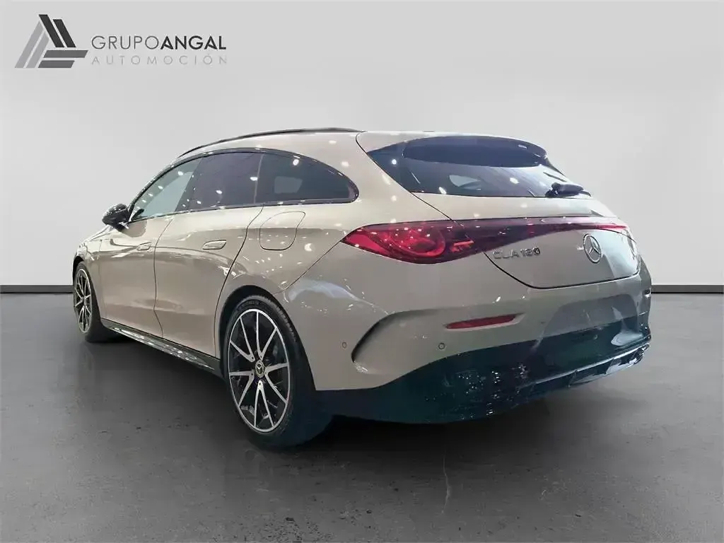 Nuevo Mercedes CLA180 136 CV (100 kW) 2026 Gris Familiar