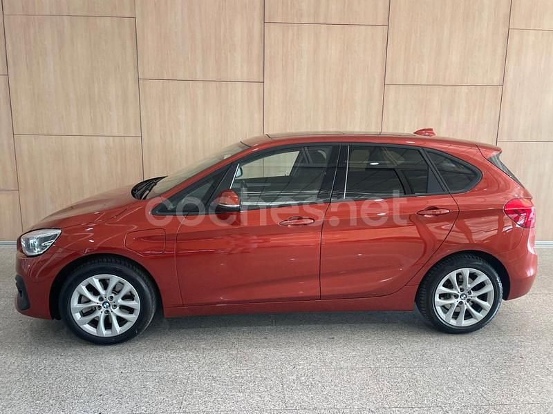 Usado BMW 225 Active Tourer iPerformance 220 CV (161 kW) 2021 Granate Monovolumen