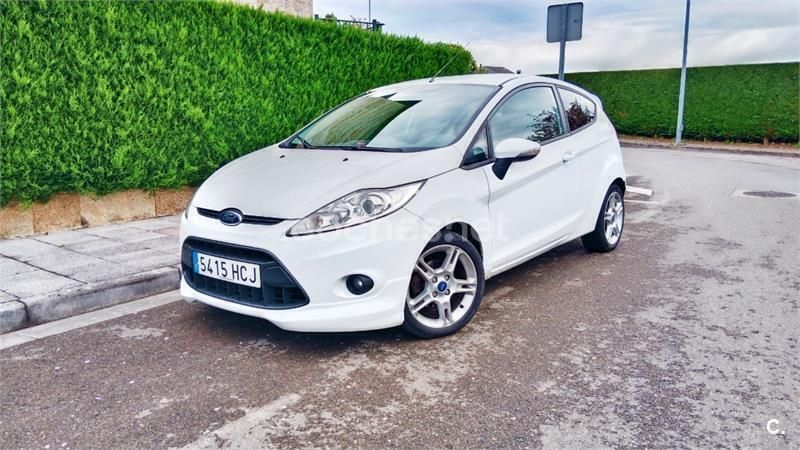 Blanco Usado 2011 Ford Fiesta Utilitario | 5100 € (Buen precio) - Imagen 1/4