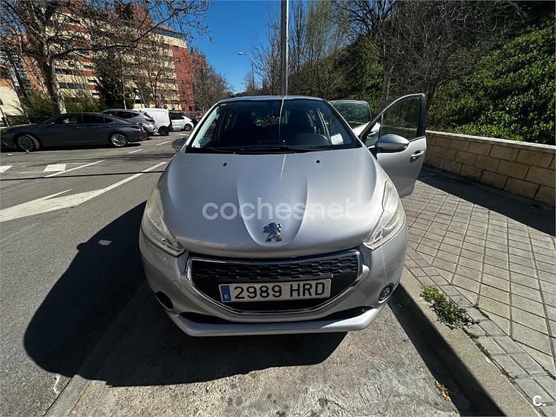 Usado Peugeot 208 82 CV (60 kW) 2013 Gris / plata Utilitario