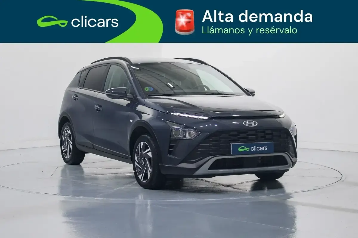 Usado Hyundai Bayon 100 CV (73 kW) 2023 Gris / plata SUV
