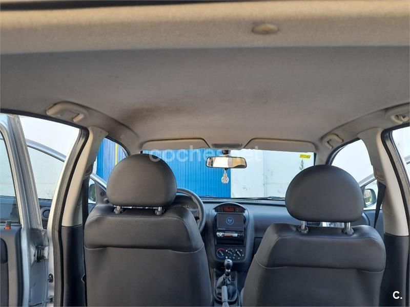 Gris / plata Usado 2005 Opel Corsa Berlina | 2000 € (Precio justo) - Imagen 1/4