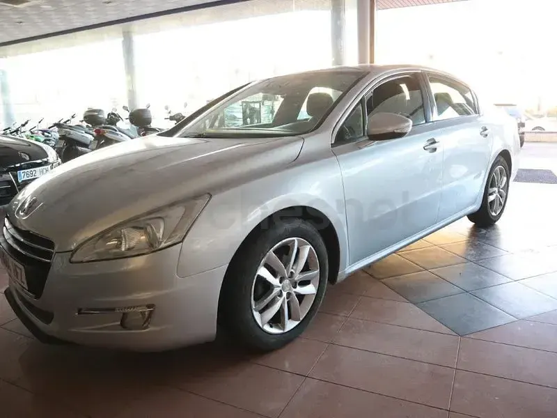 Usado Peugeot 508 Active 140 CV (102 kW) 2012 Gris / plata Berlina