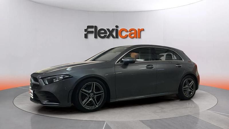 Usado Mercedes A180 116 HP (85 kW) 2019 Cinzento Sedan