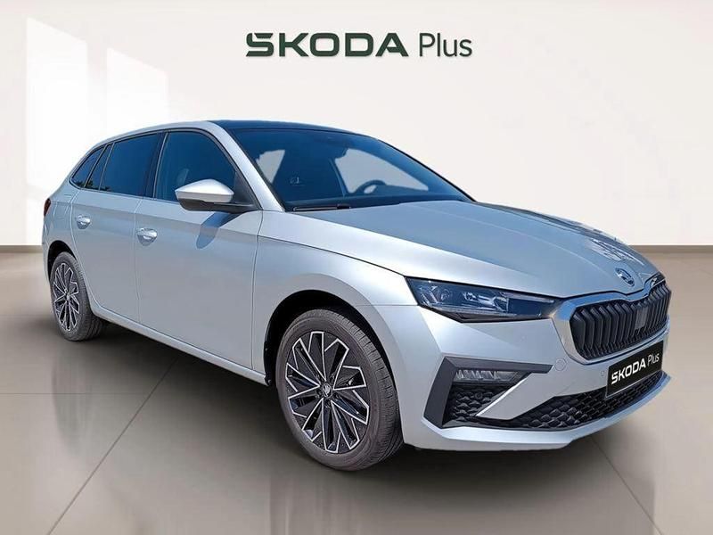 Usado Skoda Scala 116 CV (85 kW) 2024 Gris plata Utilitario