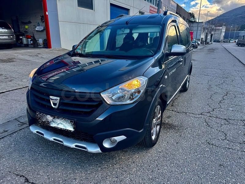 Usado Dacia Dokker Ambiance 100 CV (73 kW) 2017 Gris / plata Monovolumen