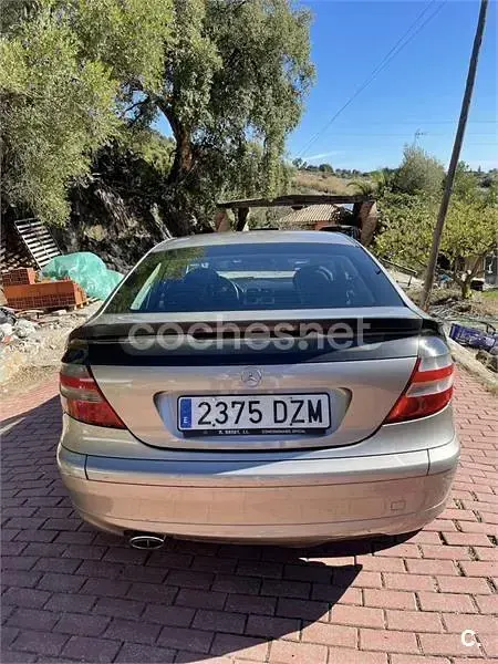 Usado Mercedes C200 Sport Edition 122 CV (89 kW) 2006 Gris / plata Berlina