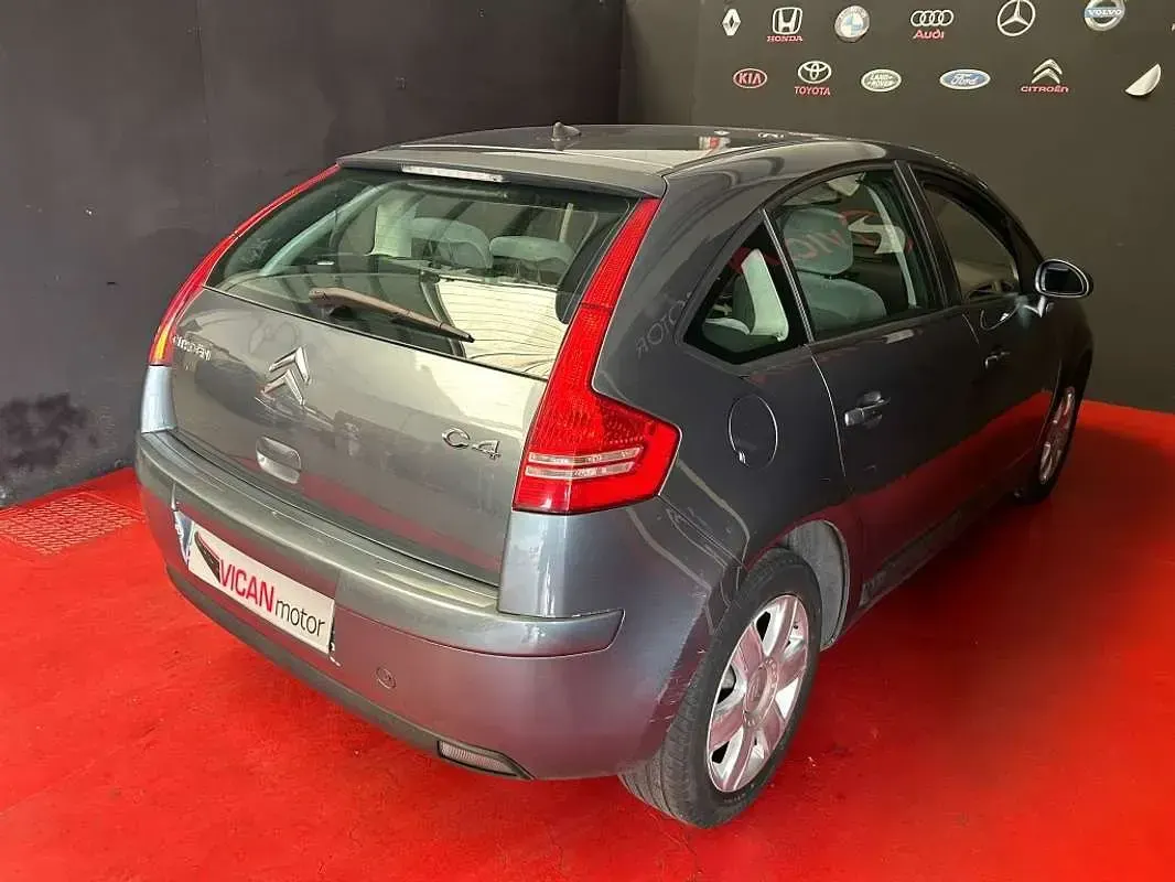 Usado Citroën C4 Exclusive 110 CV (80 kW) 2005 Gris Utilitario