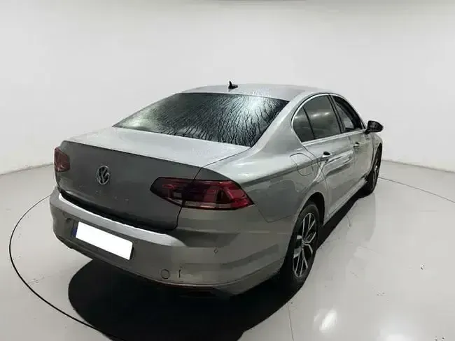Begagnad VW Passat Executive 150 HK (110 kW) 2020 Grå Sedan