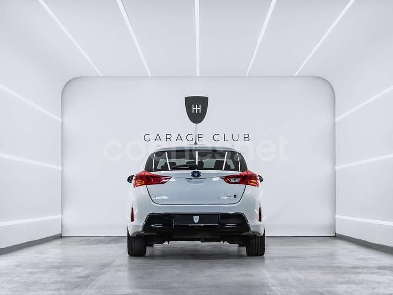 Usado Toyota Auris Hybrid Active 136 CV (100 kW) 2014 Blanco Berlina