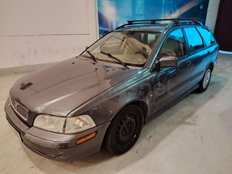 Usado Volvo V40 115 CV (84 kW) 2002 Azul Familiar