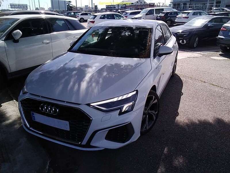 Blanco Usado 2022 Audi A3 Sportback S-Line Utilitario | 27.900 € (Un poco caro) - Imagen 1/4