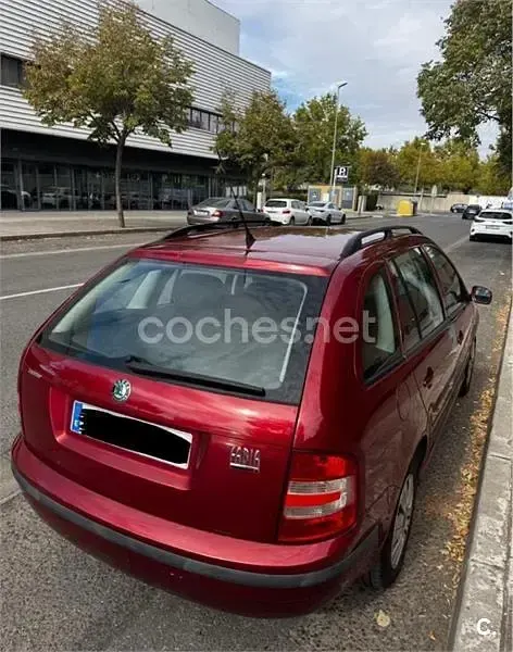 Usado Skoda Fabia Comfort 80 CV (58 kW) 2006 Granate Familiar