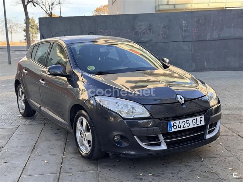 Gris / plata Usado 2010 Renault Mégane Dynamique Berlina | 3299 € (Super precio) - Imagen 1/4