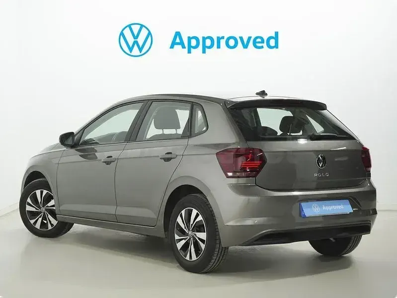 Usado VW Polo Advance 95 CV (69 kW) 2020 Gris Utilitario