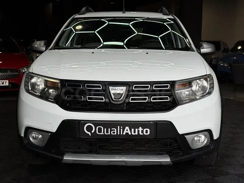 Usado Dacia Sandero Comfort 90 CV (66 kW) 2017 Blanco Berlina