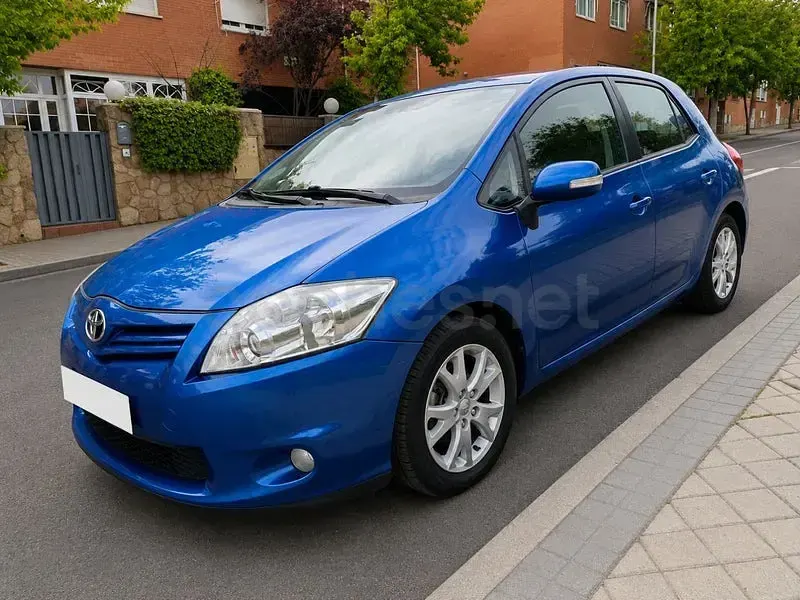 Usado Toyota Auris Active 132 CV (97 kW) 2012 Azul Berlina
