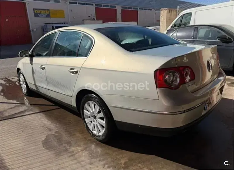 Usado VW Passat Edition 110 CV (80 kW) 2010 Blanco Berlina