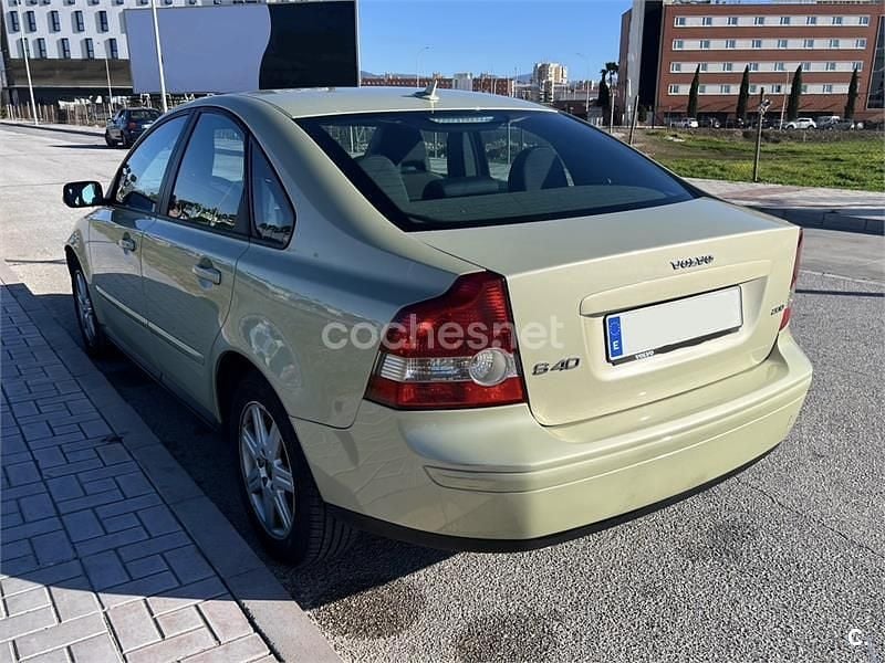 Usado Volvo S40 Momentum 136 CV (100 kW) 2005 Gris / plata Berlina