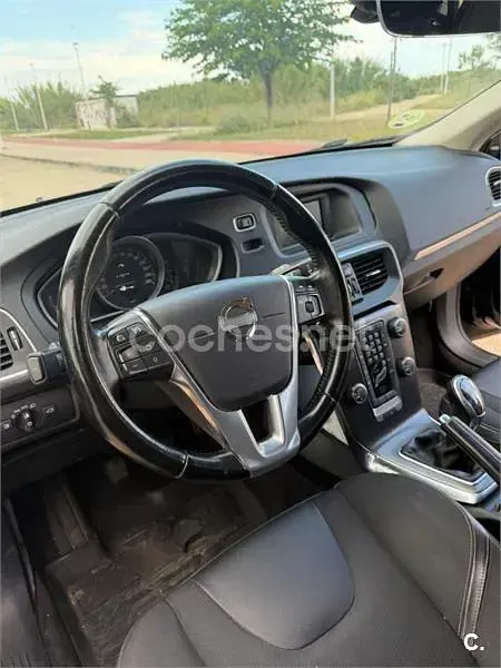 Usado Volvo V40 Summum 115 CV (84 kW) 2012 Negro Utilitario