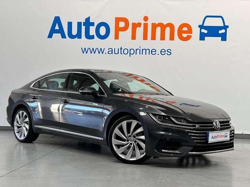 Usado VW Arteon R-line 150 CV (110 kW) 2018 Gris / plata Berlina