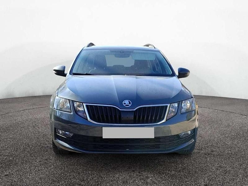 Verde Usado 2017 Skoda Octavia Ambition Familiar | 10.990 € - Imagen 1/4