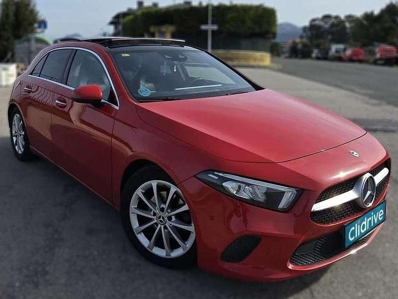 Usado Mercedes A180 109 CV (80 kW) 2018 Rojo Utilitario