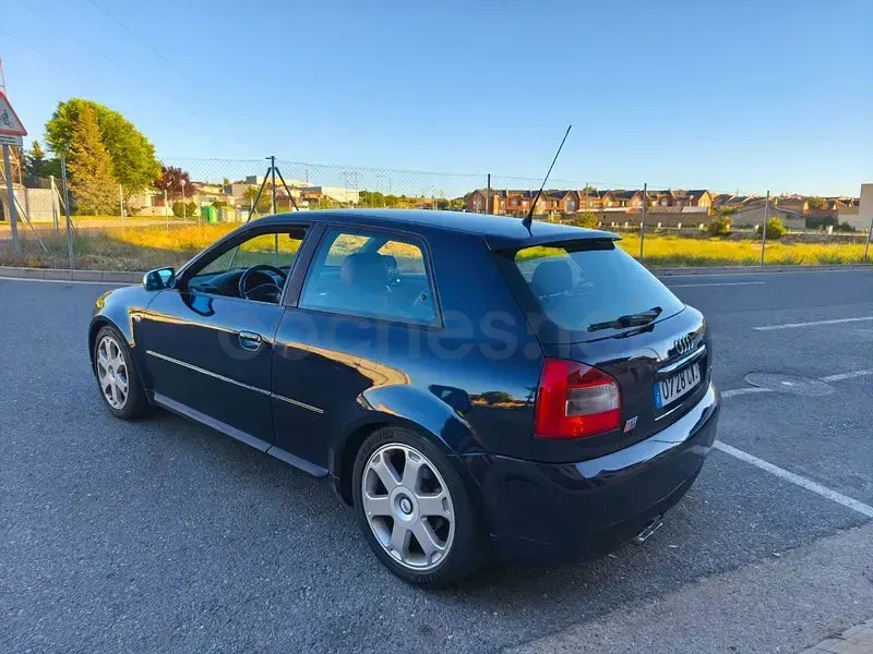 Usado Audi S3 210 CV (154 kW) 1999 Azul Utilitario