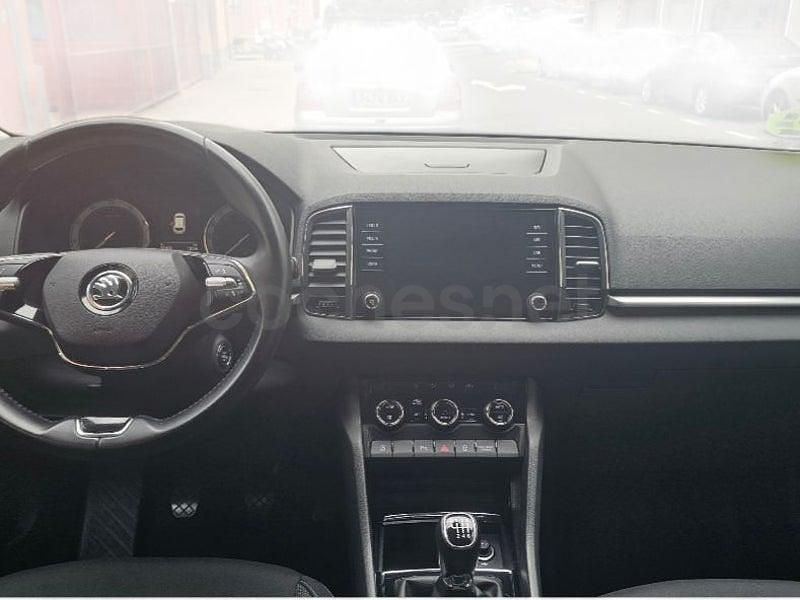Usado Skoda Karoq Ambition 110 CV (80 kW) 2023 Gris / plata SUV