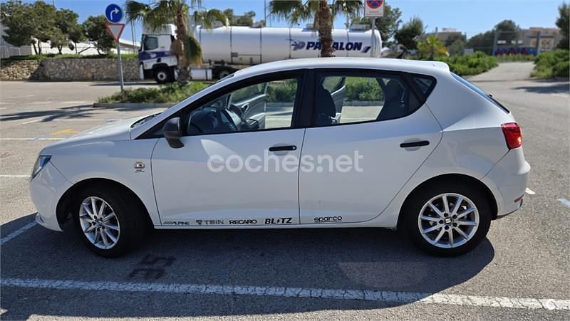 Usado Seat Ibiza Reference 90 CV (66 kW) 2014 Blanco Berlina
