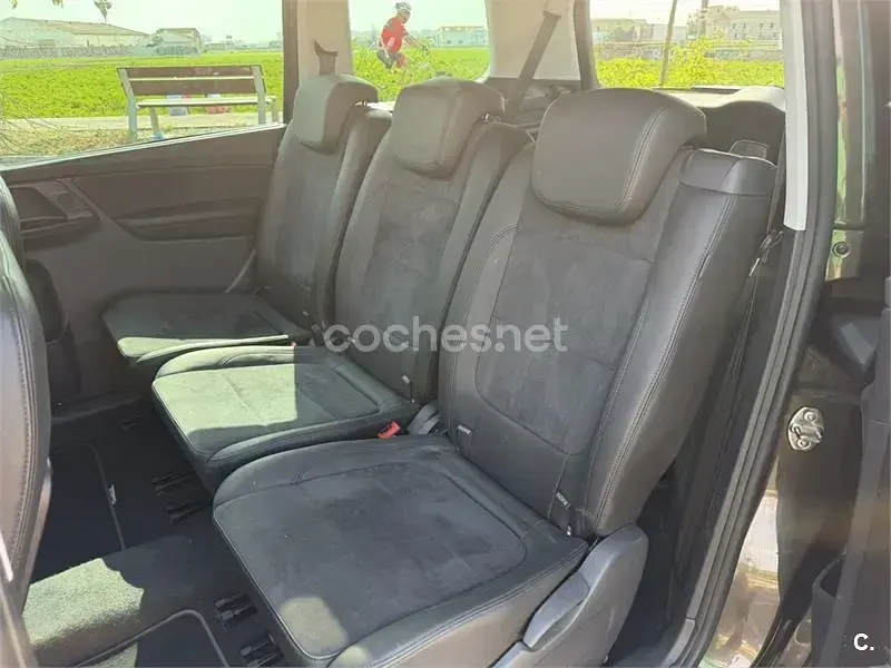 Usado Seat Alhambra Style 150 CV (110 kW) 2017 Marrón Monovolumen