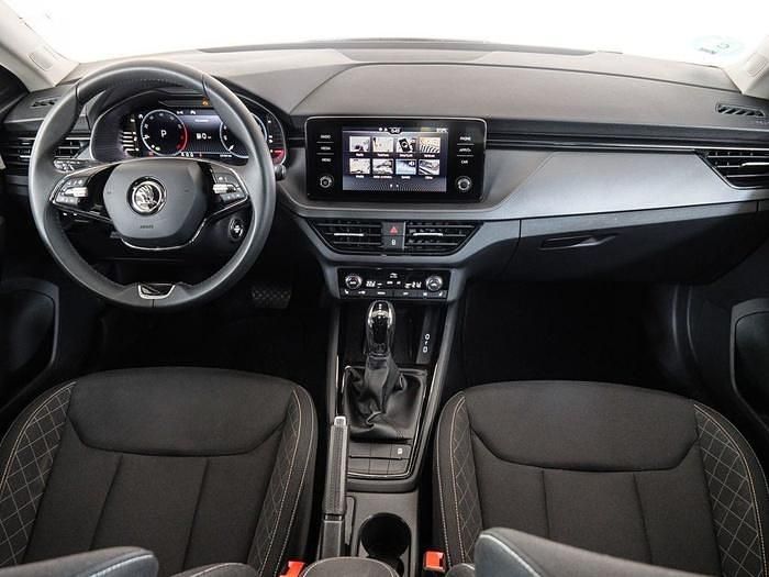 Usado Skoda Scala Ambition 110 CV (80 kW) 2024 Gris Utilitario