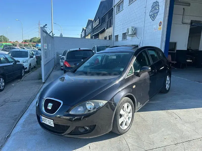 Usado Seat Leon Ecomotive 105 CV (77 kW) 2009 Negro Utilitario