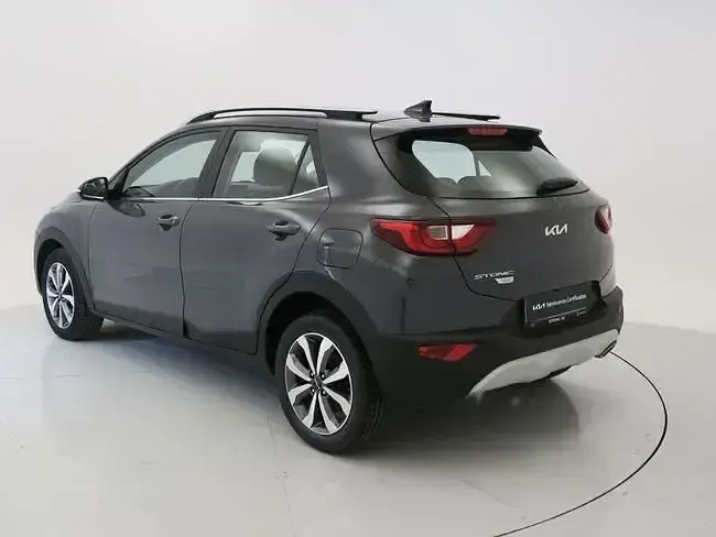 Usado Kia Stonic 101 CV (74 kW) 2021 Gris SUV