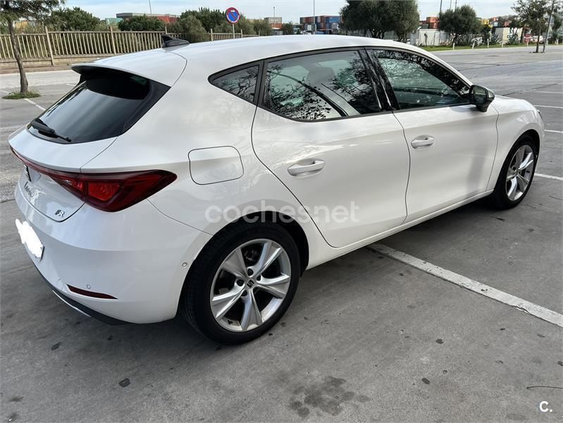 Usado Seat Leon FR 150 CV (110 kW) 2022 Blanco Berlina