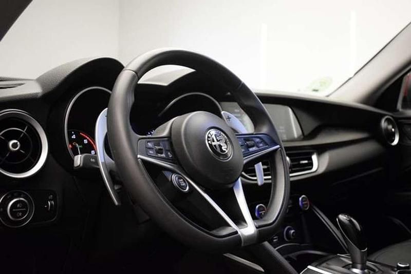 Usado Alfa Romeo Stelvio Executive 190 CV (139 kW) 2019 Rojo SUV