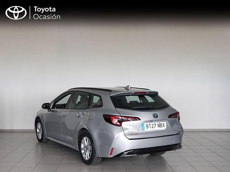 Usado Toyota Corolla Active 140 CV (102 kW) 2025 Gris / plata Familiar