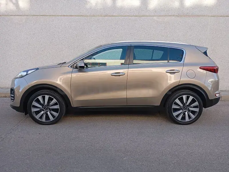 Usado Kia Sportage 141 CV (103 kW) 2018 Beige SUV