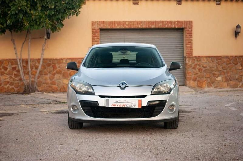 Usado Renault Mégane III Business 109 CV (80 kW) 2014 Gris Utilitario