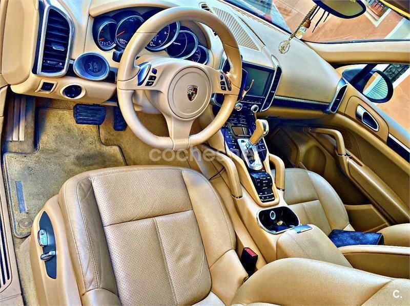 Usado Porsche Cayenne 240 CV (176 kW) 2011 Gris / plata SUV