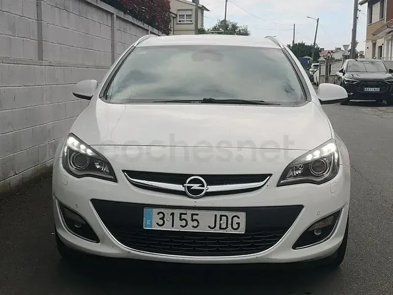 Usado Opel Astra Excellence 136 CV (100 kW) 2015 Blanco Familiar