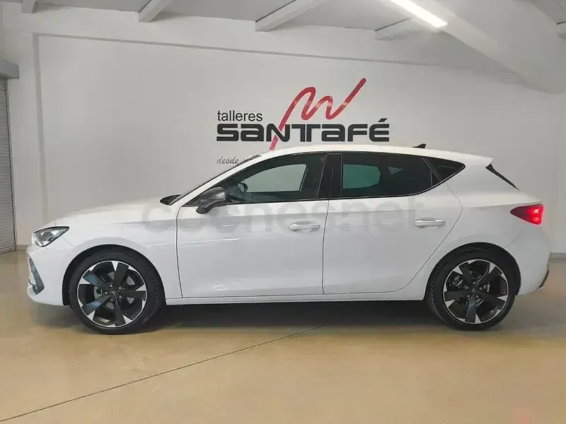 Usado Cupra Leon 150 CV (110 kW) 2025 Blanco Berlina