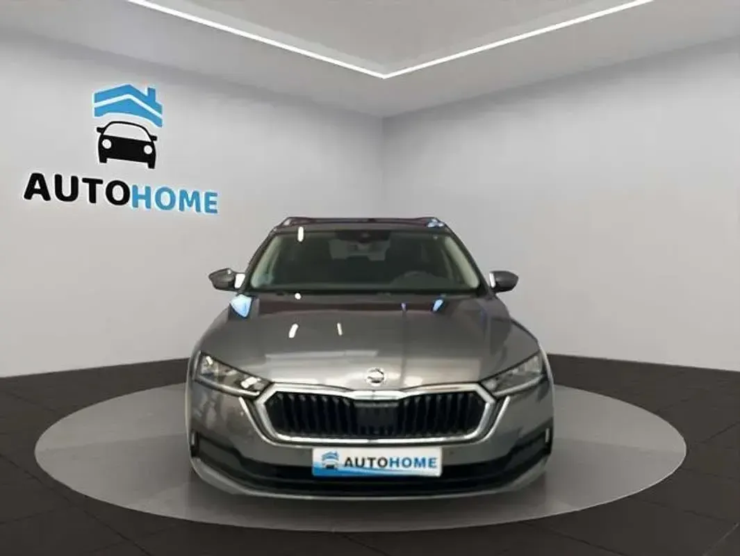 Usado Skoda Octavia Ambition 150 CV (110 kW) 2023 Gris Familiar