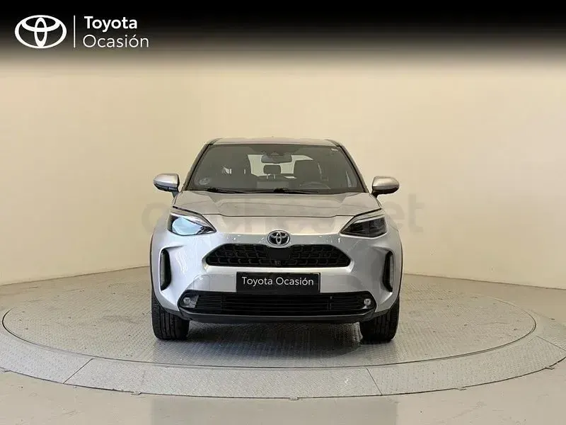 Usado Toyota Yaris Cross Active 116 CV (85 kW) 2022 Gris / plata SUV