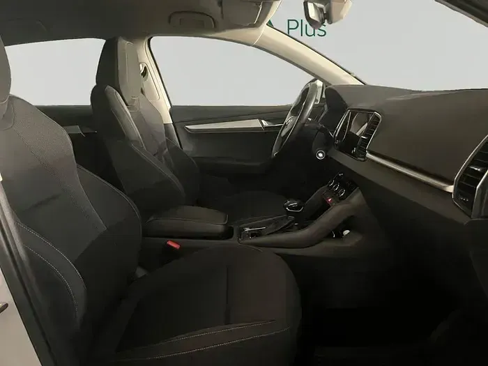 Usado Skoda Karoq Ambition 115 CV (84 kW) 2023 Blanco SUV