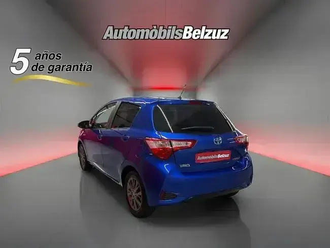 Usado Toyota Yaris Hybrid Active 100 CV (73 kW) 2019 Azul Utilitario